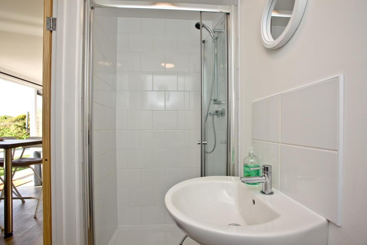 Wheal Prosper- Beautifully Fitted Wooden Lodge Helston Cornwall 외부 사진
