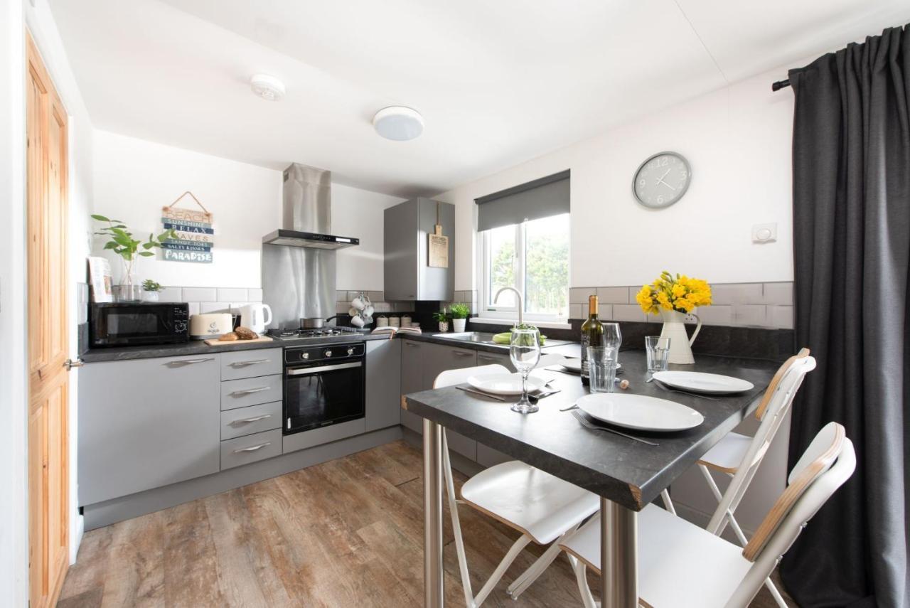 Wheal Prosper- Beautifully Fitted Wooden Lodge Helston Cornwall 외부 사진