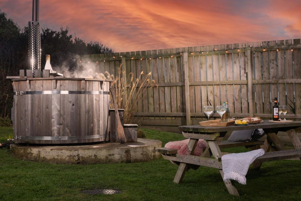 Wheal Prosper- Beautifully Fitted Wooden Lodge Helston Cornwall 외부 사진
